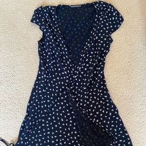 RARE WRAP BRANDY MELVILLE DRESS